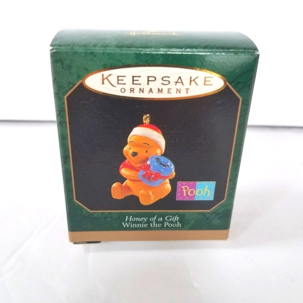 Hallmark Winnie the Pooh Mini Honey of a Gift Ornament New